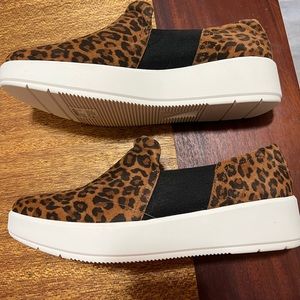 NWOB NEW Clark’s Collection leopard 9.5W slip ons!